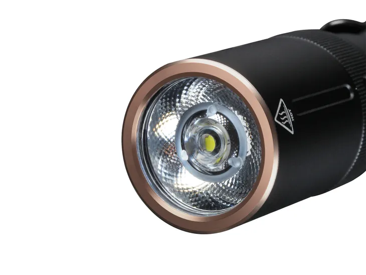 latarka-led-fenix-e20-v2-0-waga-42-g