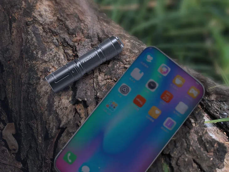 latarka-led-fenix-e01-v2-0-czarna-waga-13-g