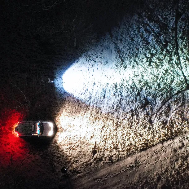 latarka-led-fenix-lr50r-zasilanie-akumulatorowe