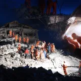 latarka-led-fenix-lr50r-zasieg-swiatla-950-m