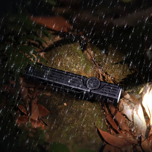 latarka-led-fenix-wt25r-maksymalna-sila-swiatla-1000-lm