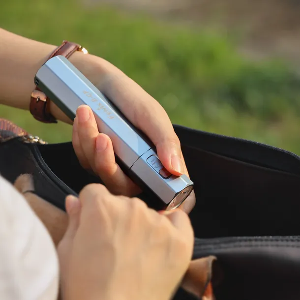 latarka-led-fenix-e-cp-czarna-zasilanie-akumulatorowe