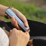 latarka-led-fenix-e-cp-niebieska-zasilanie-akumulatorowe