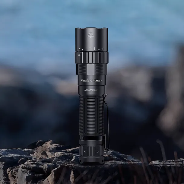 latarka-led-fenix-pd40r-v3-0-material-aluminium