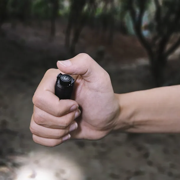 latarka-led-fenix-e12-v3-0-material-aluminium