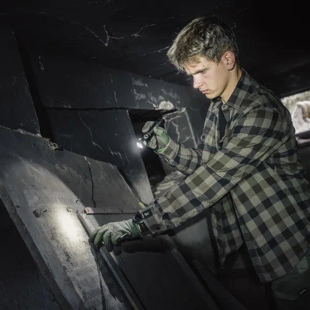 latarka-led-fenix-ld35r-wiazka-swiatla-regulowana