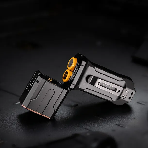 latarka-led-fenix-tk28r-zasilanie-akumulatorowe