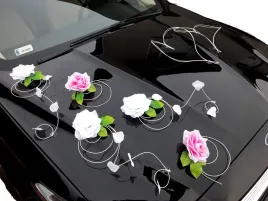 dekoracja-samochodu-ozdoby-na-auto-do-slubu-platki