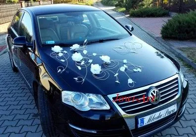 dekoracja-samochodu-ozdoby-na-auto-do-slubu-platki