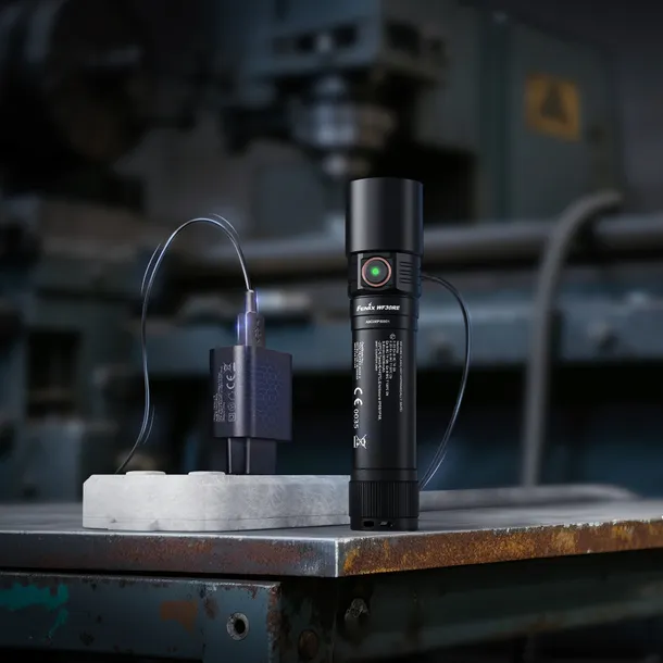 latarka-led-fenix-wf30re-2025-marka-fenix