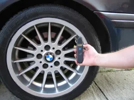 cisnieniomierz-elektroniczny-cyfrowy-manometr-lcd