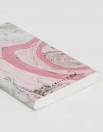 powerbank-skinnydip-4000-mah-rozowy-marmurek-damski-design