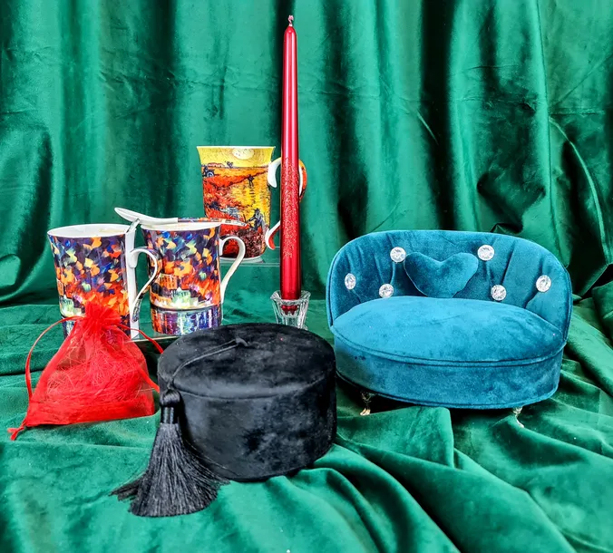 szkatulka-okragla-czarna-material-tkanina