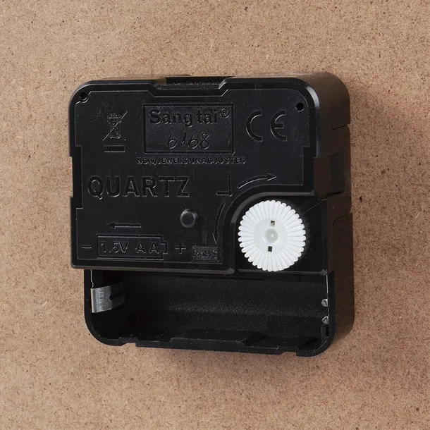 zegar-scienny-brazowy-60-cm-typ-inny