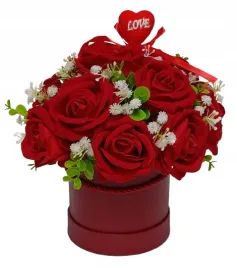 bukiet-na-dzien-kobiet-flower-box-czerwone-welurowe-roze-gipsowka-22-cm