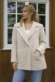 stylowy-plaszczyk-kurtka-typu-boucle-teddy-must-have-sezonu