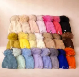 czapka-z-naturalnym-pomponem-60-percent-angora