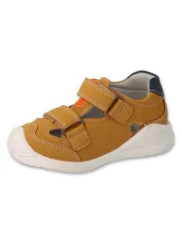 chlopiece-sandalki-z-zakrytymi-palcami-brazowe-befado-r-23