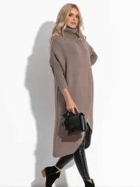damski-dlugi-sweter-z-golfem-i-rozcieciem-mocca-fobya-r-onesize