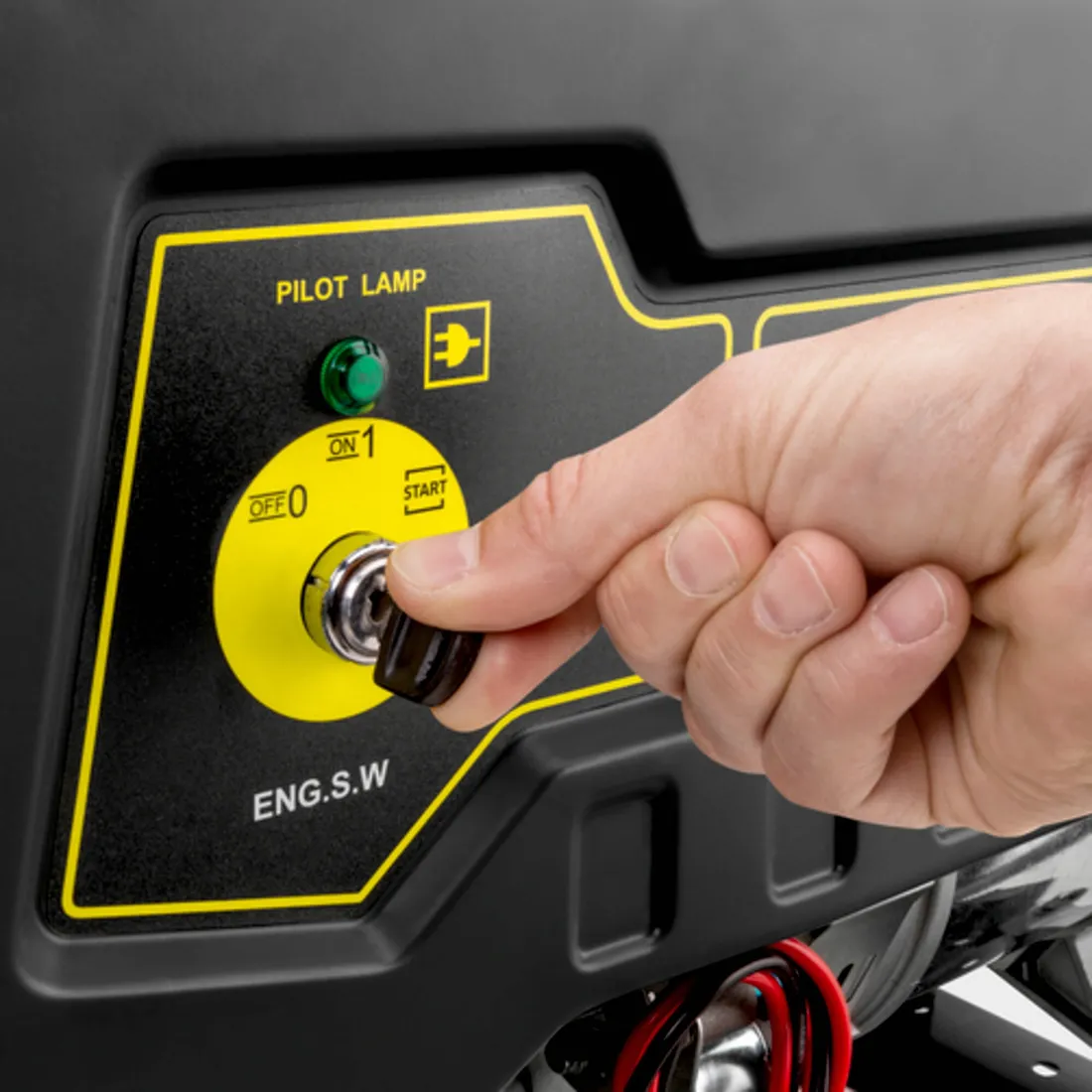 przenosny-agregat-pradotworczy-benzynowy-trojfazowy-4suw-7500w-230v-avr