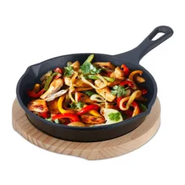 patelnia-zeliwna-z-drewniana-podstawka-i102