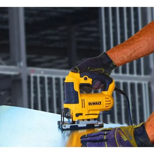 wyrzynarka-650w-typ-t-230v-dewalt-mocowanie-brzeszczotu-chwyt-typu-t