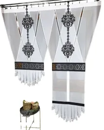 panel-okienny-y-z-woalu-i-czarnym-dekorem-210x110