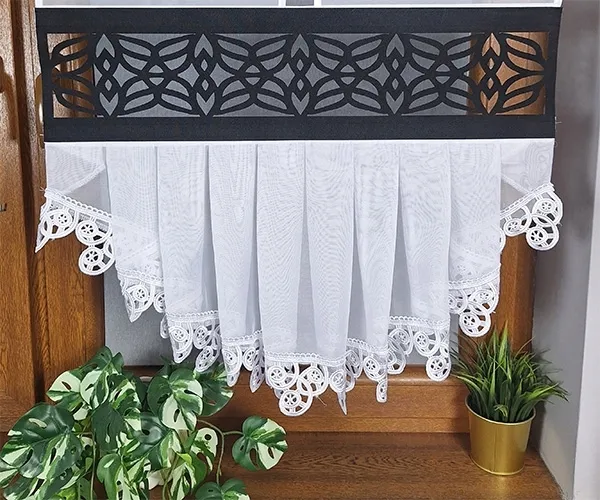 panel-z-dekorem-i-falbana-114x60cm-kolor-bialy