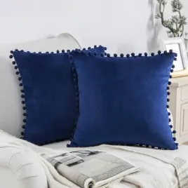 stylowa-granatowa-poszewka-welur-pompony-prezent-40x40-boho-ozdoba-wnetrza