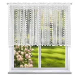firana-delikatna-sable-105x200-cm-z-pomponami-biala-boho-na-tasmie-tunel