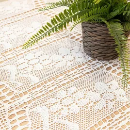obrus-azurowy-z-kwiatowym-wzorem-130x180-cm-bialy-z-koronka-vintage-na-stol