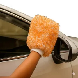 rekawica-z-mikrofibry-do-mycia-samochodu-wygodna-poreczna-chlonna