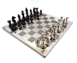 ekskluzywne-szachy-metalowe-szachownica-35x35-cm