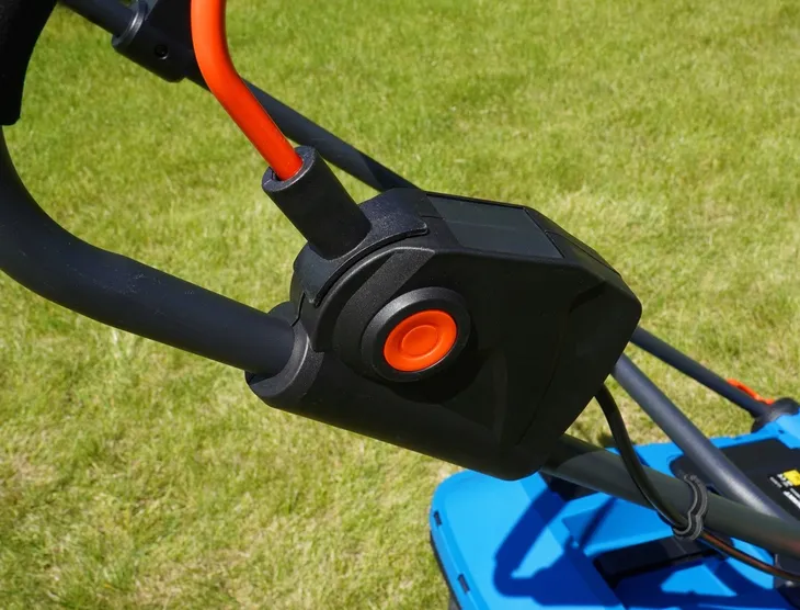 kosiarka-akumulatorowa-18v-33-cm-aku-5ah-ladowarka-blaupunkt-cl3010-pojemnosc-akumulatora-5-ah