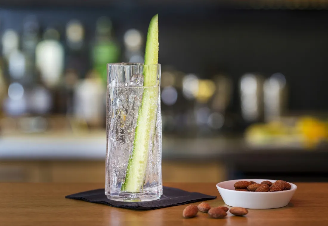 szklanka-do-longdrinkow-biala-koziol