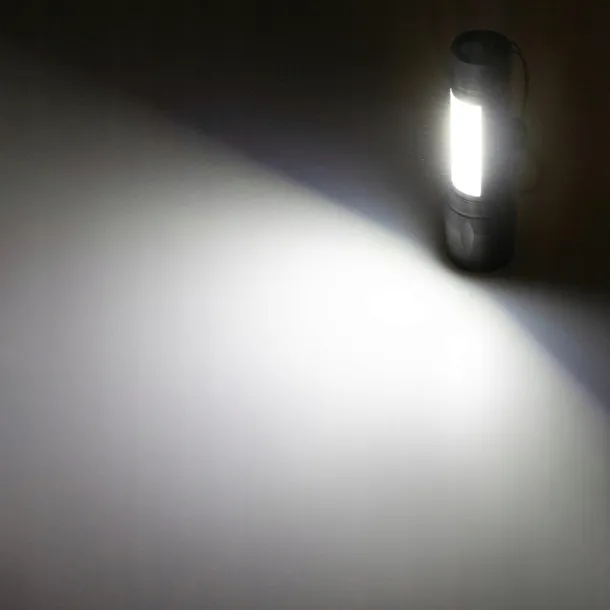 latarka-taktyczna-led-etui-vergionic-kod-producenta-2318-stan-nowy