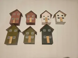 drewniany-domek-dekoracyjny-mix-kolorow