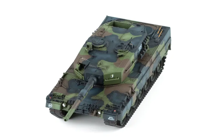 czolg-leopard-2a4-german-main-battle-tank-model-72-009-meng-stan-nowy
