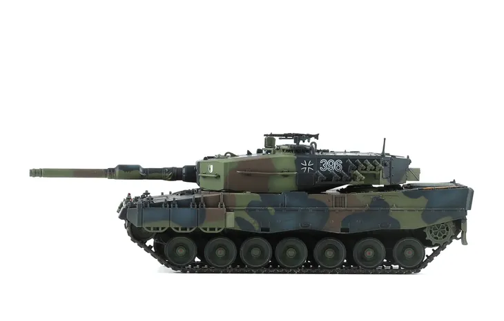czolg-leopard-2a4-german-main-battle-tank-model-72-009-meng-model-72-009