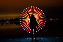 kreatywne-zdjecia-tuba-red-dragon-r-spectrum-art