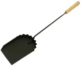 lopatka-do-popiolu-malowana-proszkowo-z-drewnianym-uchwytem