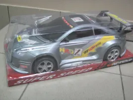 auto-sportowe-z-napedem-w-kloszu-g057397