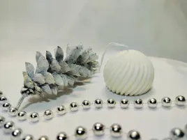 swiateczna-swieca-swieczka-sojowa-bombka-upominek-dla-gosci-pracownikow