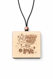 zawieszka-zapachowa-do-auta-all-you-need-is-love-perfumy-milion-drewnia