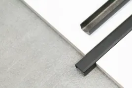 listwa-dekoracyjna-nierdzewna-czarna-do-plytek-c20