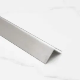 katownik-stalowy-30x30-mm-szczotkowany-250-cm