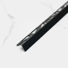 listwa-narozna-aluminiowa-l-10-mm-czarna-250-cm