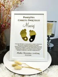elegancka-pamiatka-chrztu-swietego-w-bialej-ramie-personalizowany-obraz-z