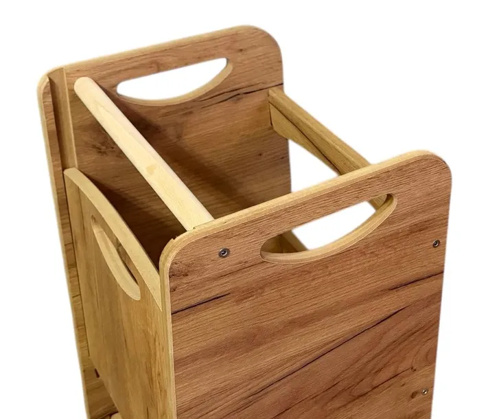 solid-step-pomocnik-kuchenny-wood-style-regulowany-marka-monti-kid-s