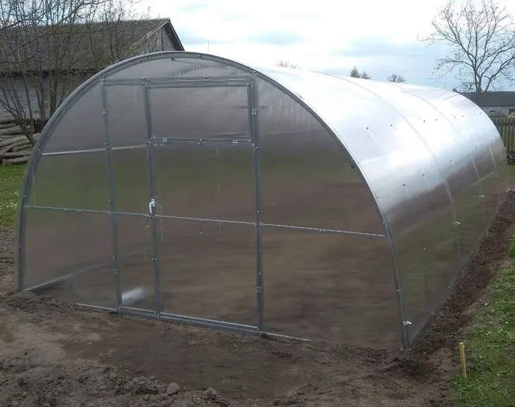 szklarnia-z-poliweglanu-tunel-ogrodowy-35x8-m-profile-40x20-poliweglan-8mm-szerokosc-3-5-m